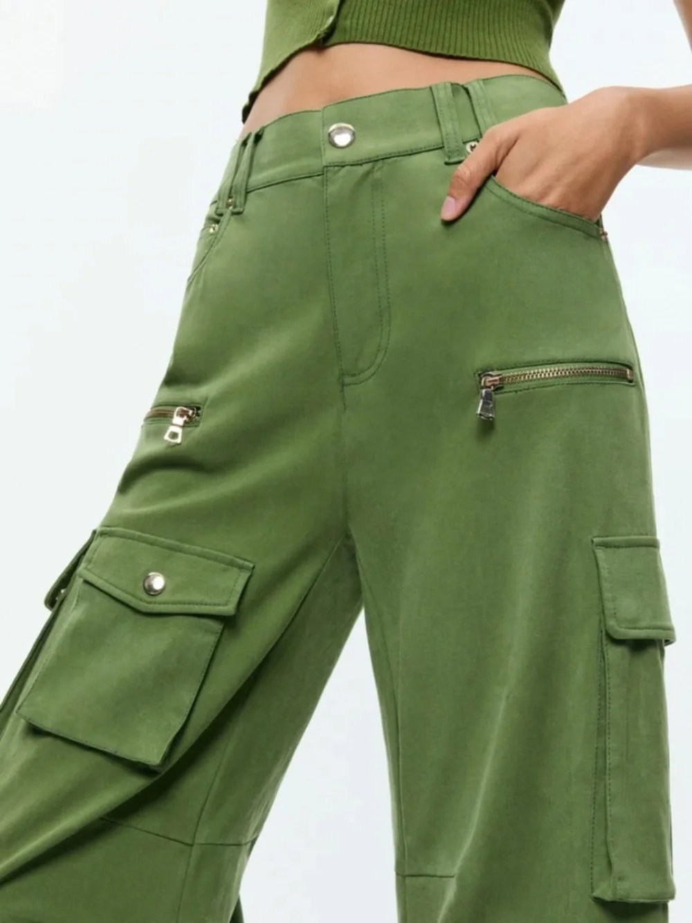 ALICE + OLIVIA AKERS OVERSIZED CARGO PANT - Picture 4 of 4